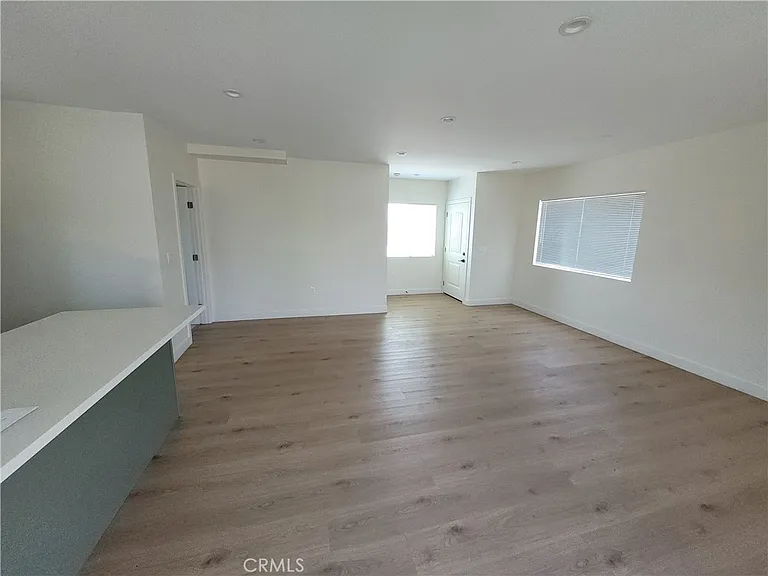 11864 Borden Ave — Photo 20