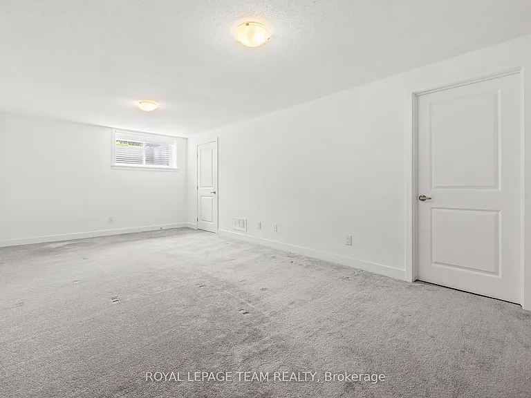 47 Moosonee Cres — Photo 19