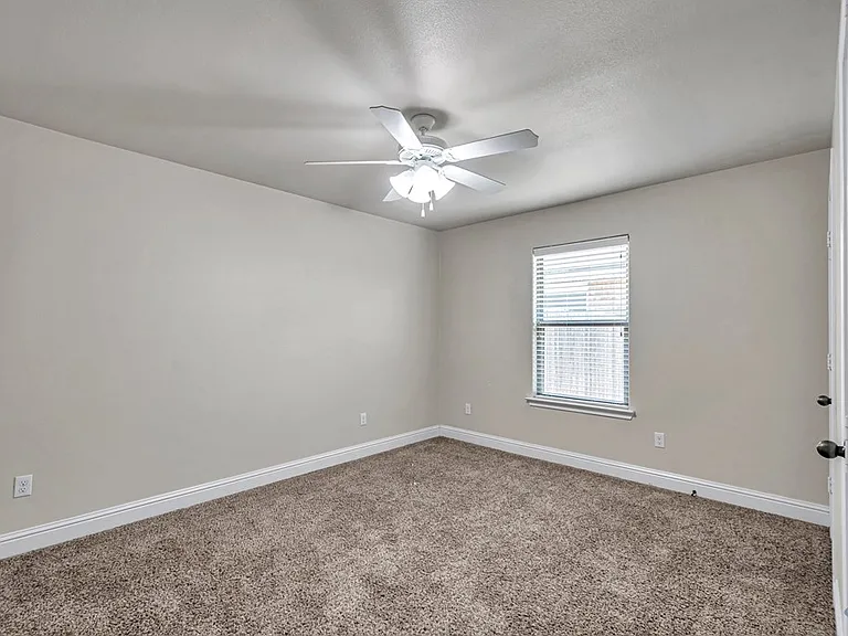 6113 Mile High Ln — Photo 32