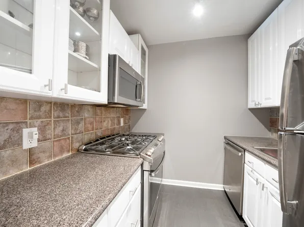 345 East 56th Street image 4 of 14