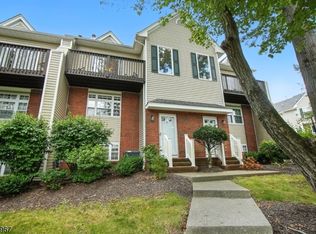 5 Castle Dr, Berkeley Heights, NJ 07922