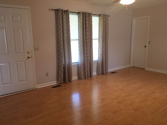 4th image of 104 Lee Ave