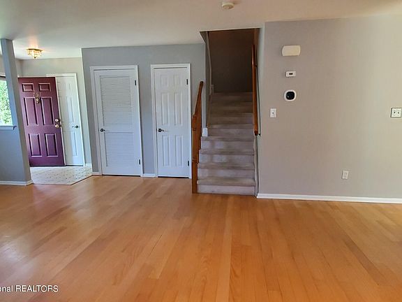4th image of 751 Banyan Ct