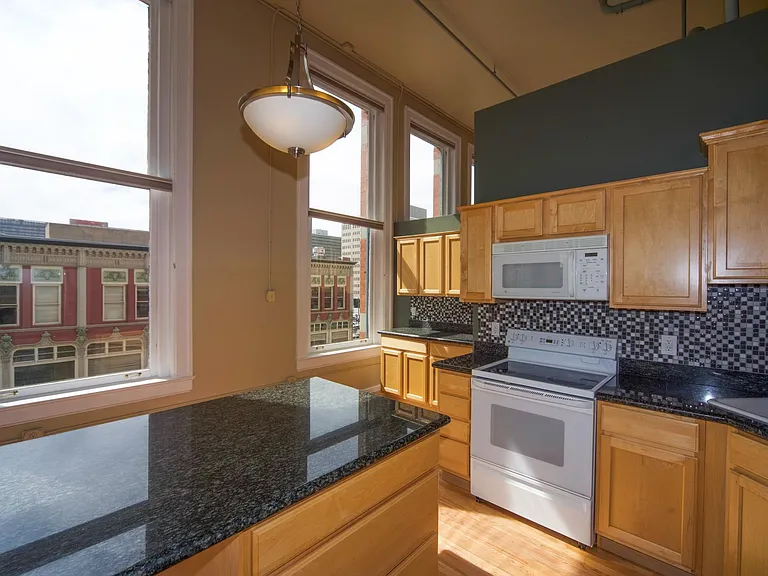 1555 California St #307 — Photo 8