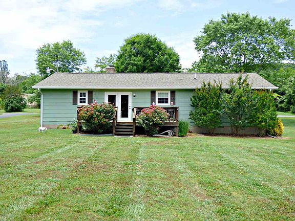 3rd image of 533 Canter Ln