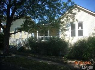 106 N 3rd St, De Soto, MO 63020