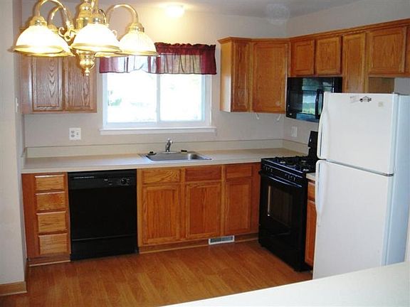 3rd image of 44491 Savery Dr #106