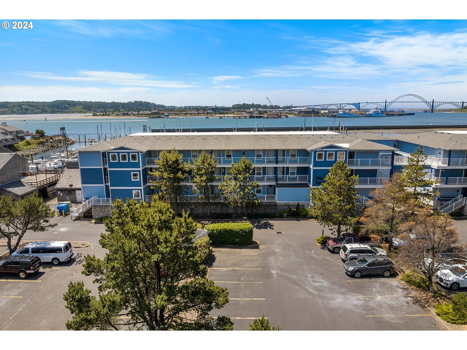 890 SE Bay Blvd photo 1