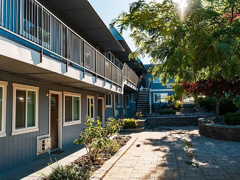 Carlin Apartments — Photo 12
