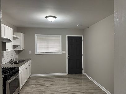 5th image of 1275 E Washington Ave