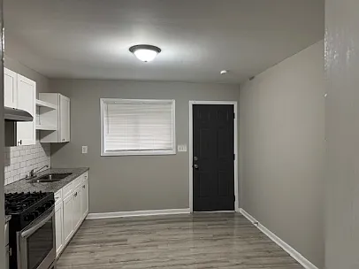 1275 E Washington Ave — Photo 5