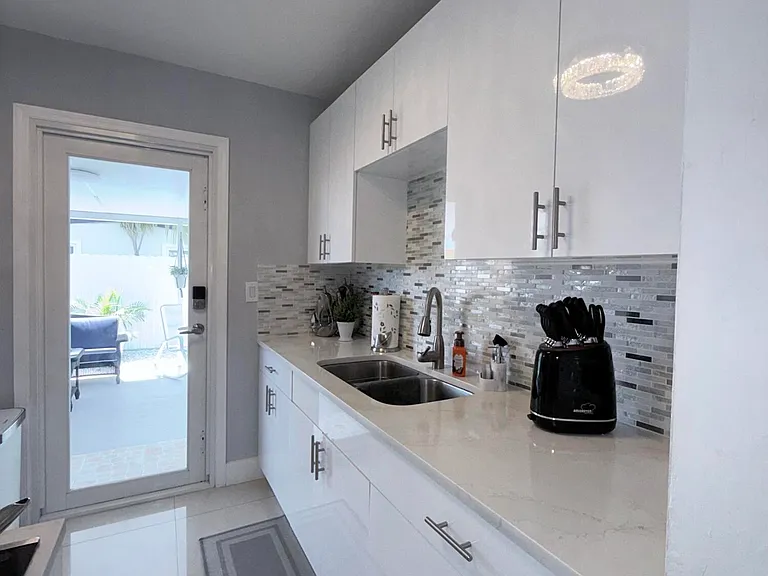 9235 SW 41st St — Photo 37