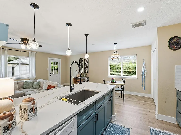 17207 Morning Star Ave — Photo 3