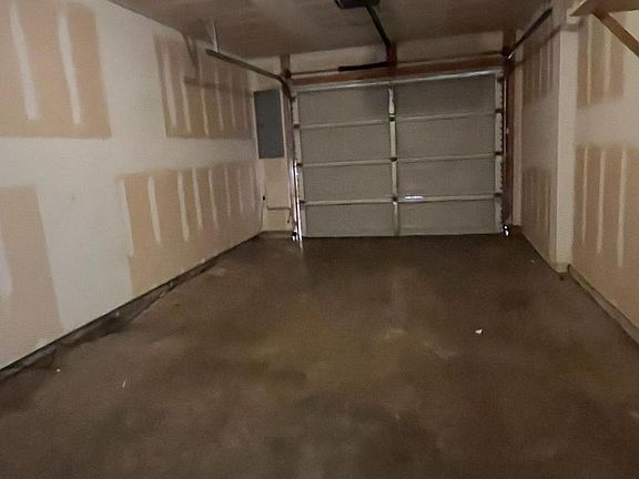 4th image of 15 Effie Ln