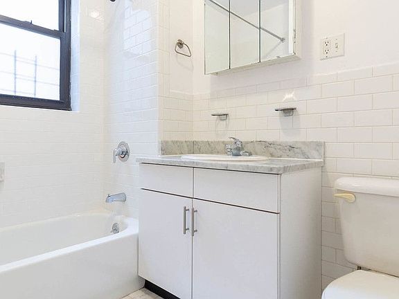 5th image of 140 W 55th St #8CD