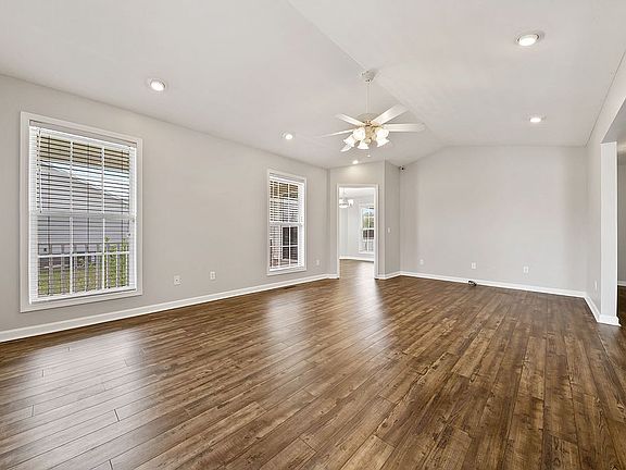 3rd image of 3121 Kave Dr
