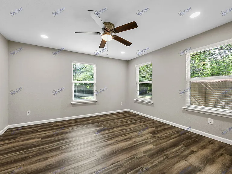 417 High School Ln — Photo 10