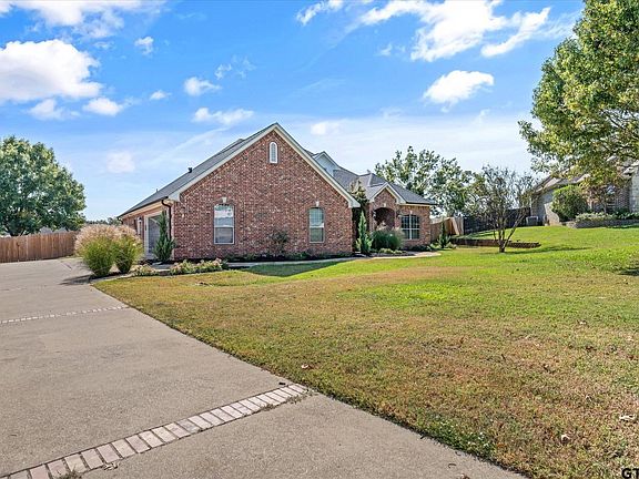 4th image of 202 Pecan Park Dr