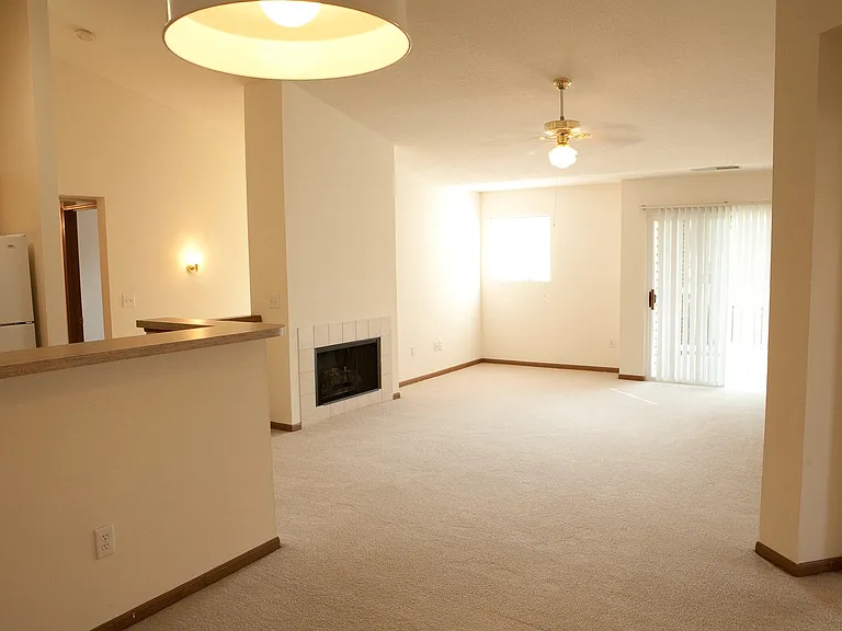 Hollow Creek IV Apartments — Photo 21