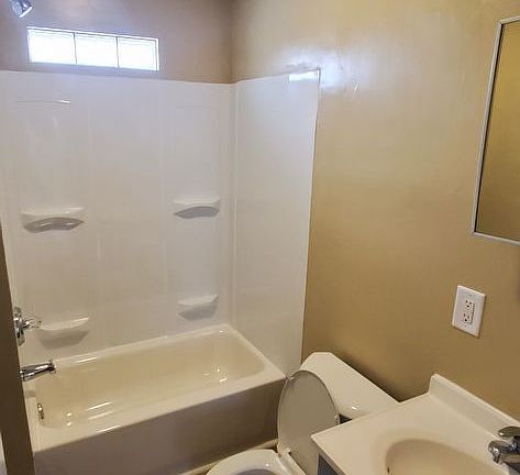 4th image of 1809 Asbury St