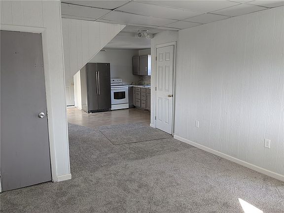 4th image of 218 S East Ln