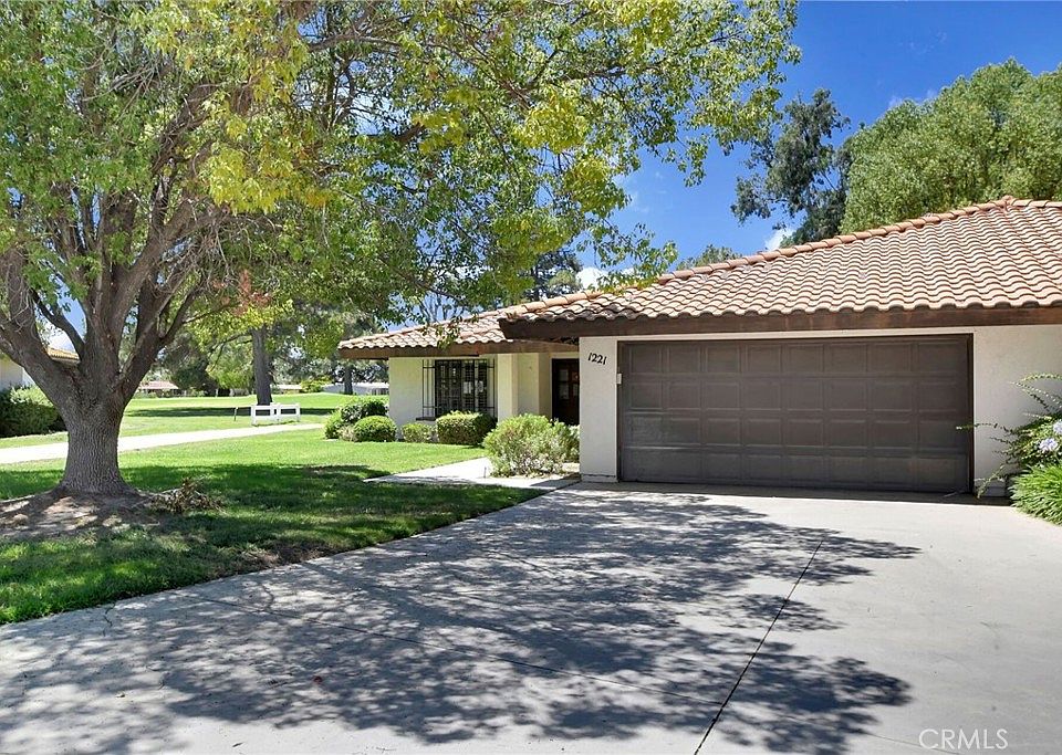1st image of 1221 Seven Hills Dr