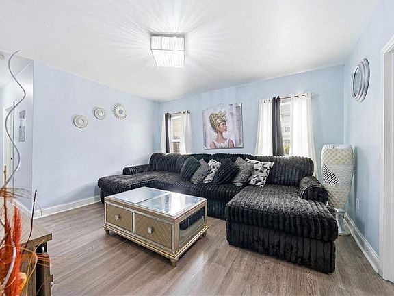 5th image of 56 Warrington St