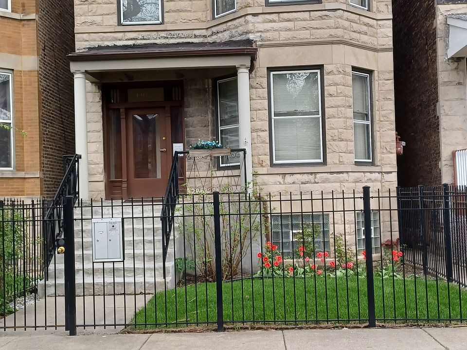 Historic Chicago Greystone, gut-rehabbed. Spacious one-bedroom apartment, second floor. Unfurnished. Central air, laundry in unit, open back porch. Garage space available.