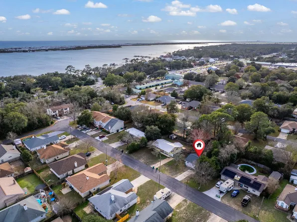30 Cascabellas St, Mary Esther, FL 32569
