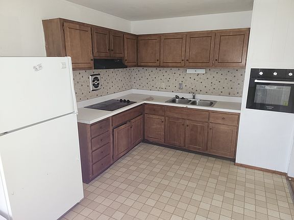 3rd image of 1035 Sherman Ln