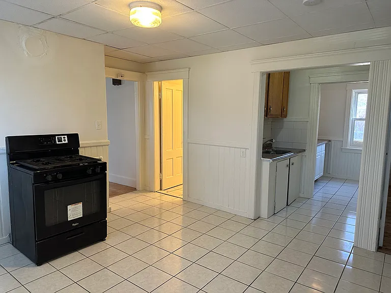 81 Illinois St #3 — Photo 3