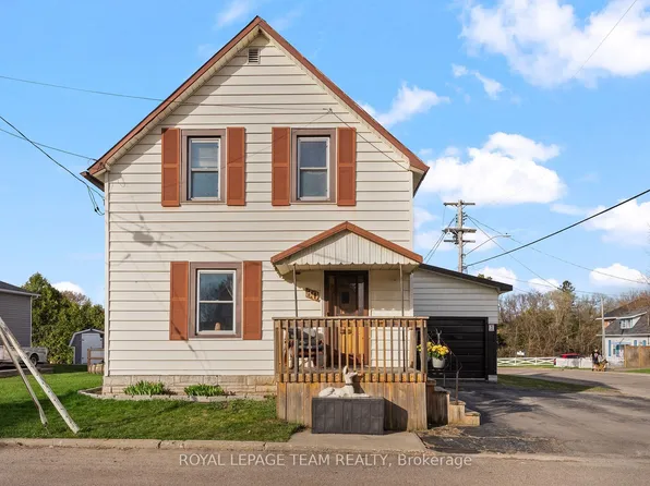 80 Bank St S, Renfrew, ON K7V 2E6