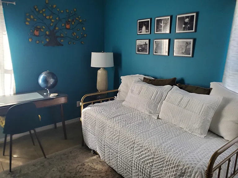 Guest 2 - Twin daybed and trundle