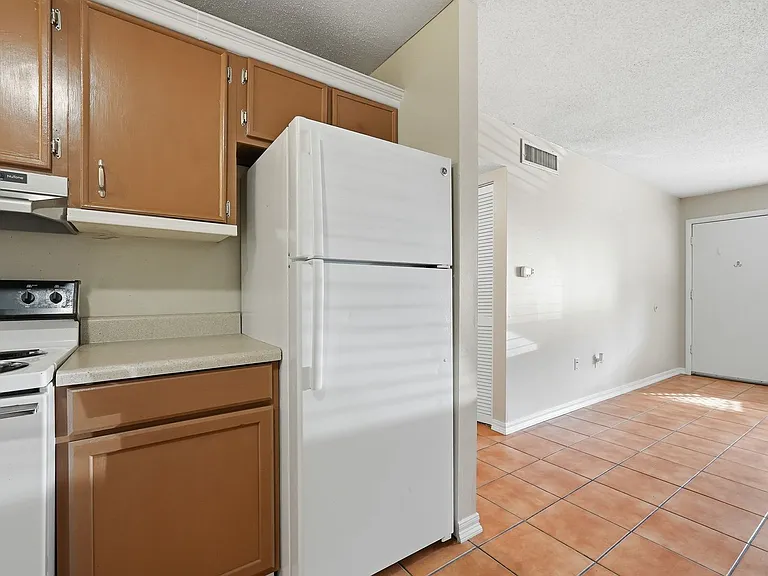201 College Blvd E #11 — Photo 30