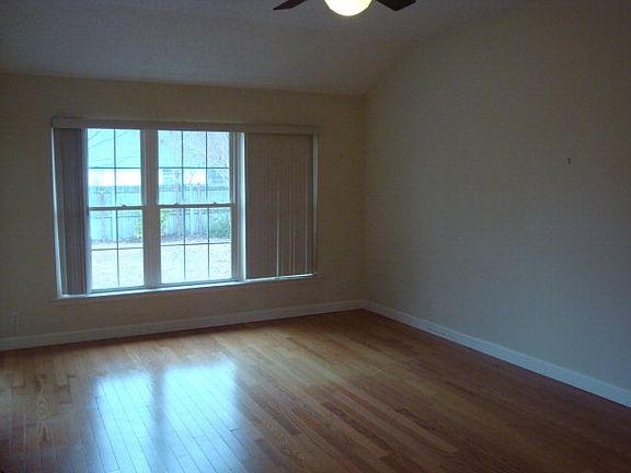 3rd image of 216 S Teakwood Ct