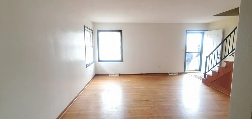 323 N Arthur Ave — Photo 3