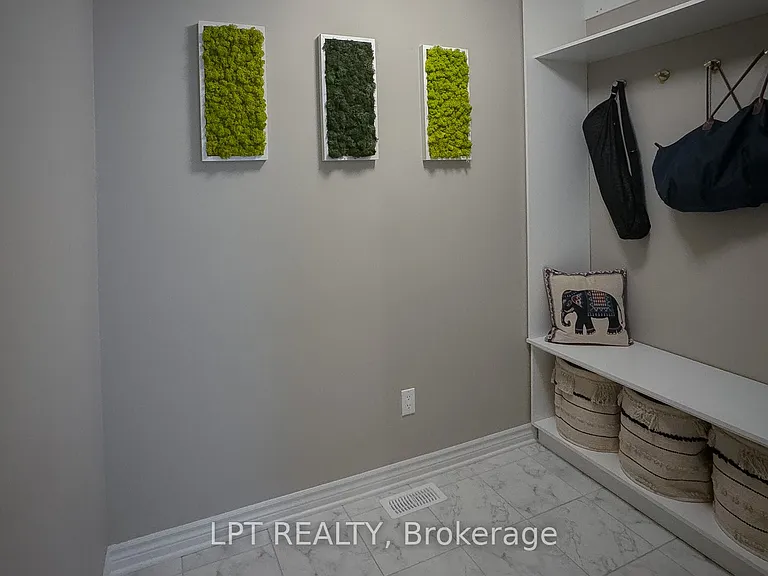552 Labrador Cres — Photo 5