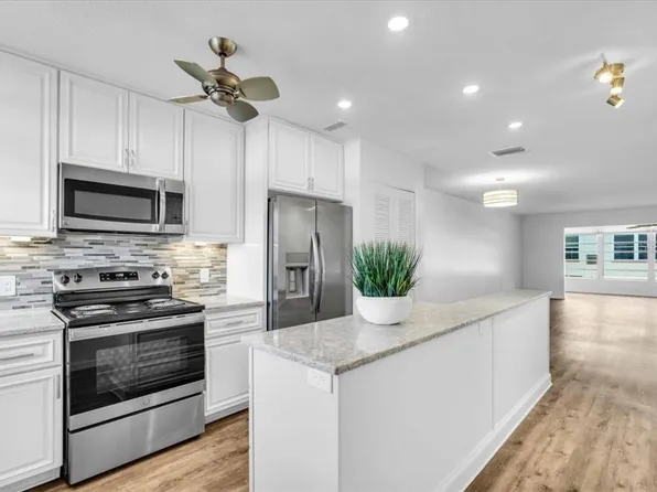 3010 59th St S APT 212, Gulfport, FL 33707