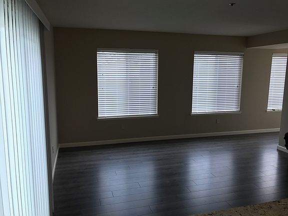 3rd image of 323-327 N K St #323