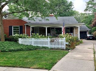 1137 Elford Ct, Grosse Pointe Woods, MI 48236