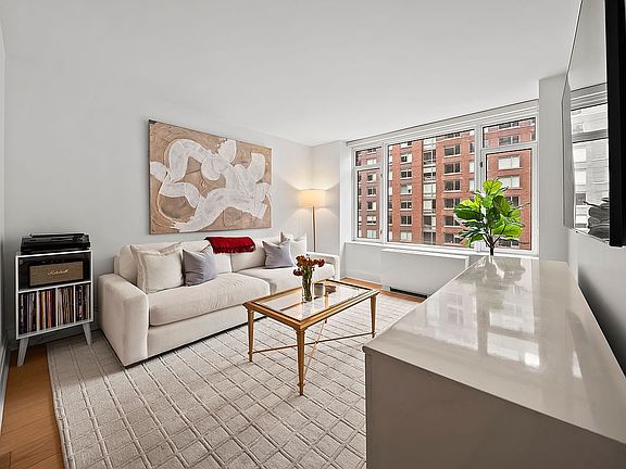 4th image of 210 Warren St #9F