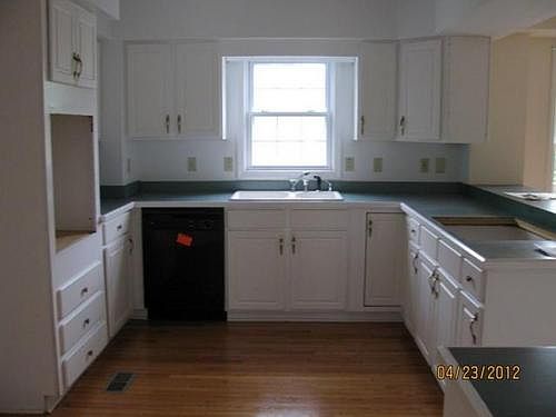 3rd image of 3601 Larson Oaks Dr
