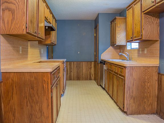 4th image of 106 Anita St