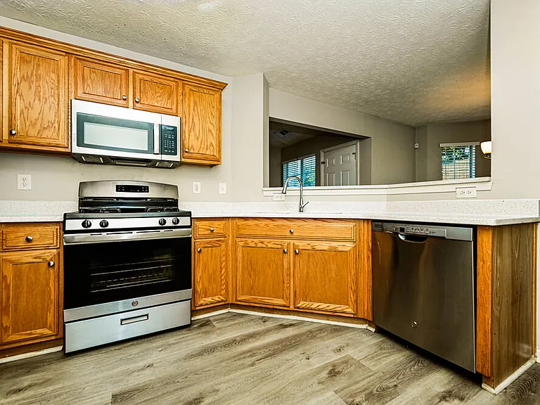 1025 Borrington Ln — Photo 5