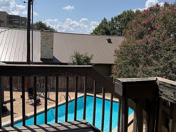 3rd image of 1000 W 26th St APT 212