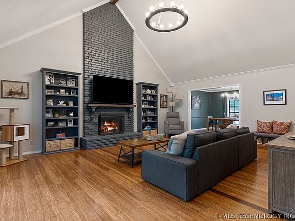 3rd image of 10207 S Fulton Ave
