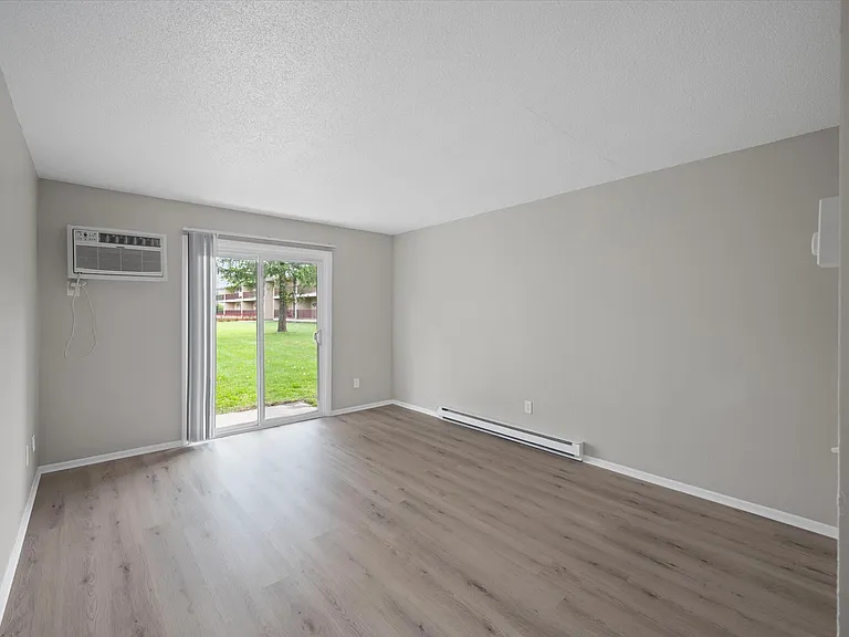 Toledo Circle Apartments — Photo 26