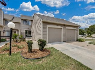 2221 N Bramblewood St APT 402, Wichita, KS 67226