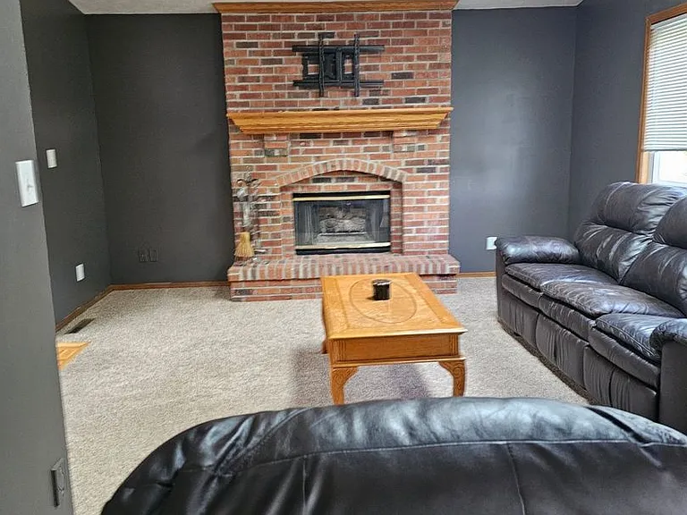 704 S Lawrence Way — Photo 3