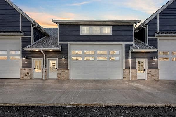 1st image of 840 S 18th Ave #8